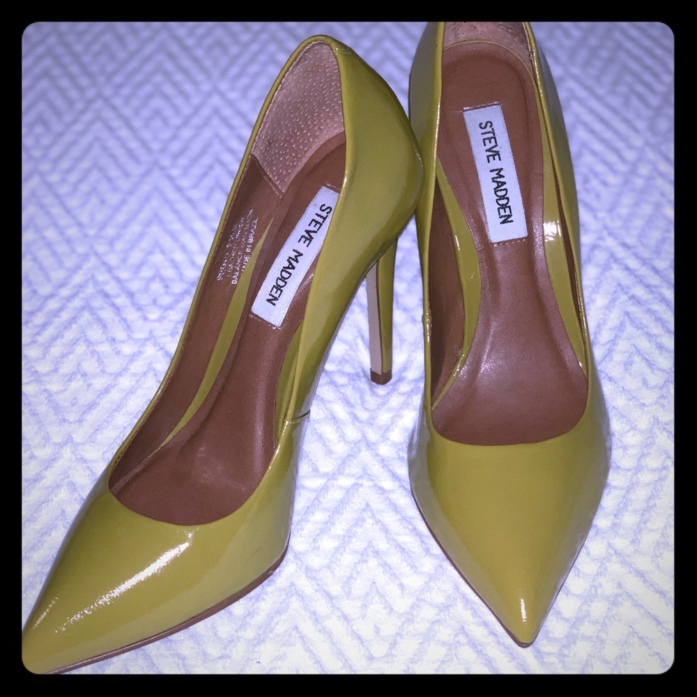 Steve Madden Proto Yellow Leather Pointed Pumps